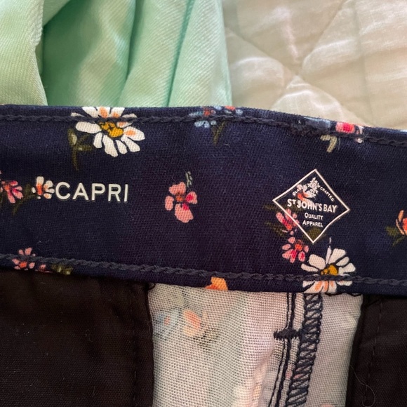 St. John's Bay Floral Capris - Picture 5 of 6